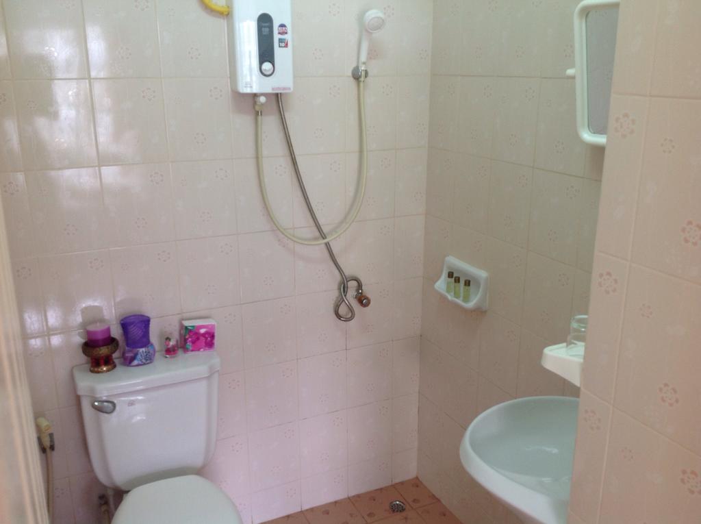 Sunshine Guesthouse Patong Zimmer foto