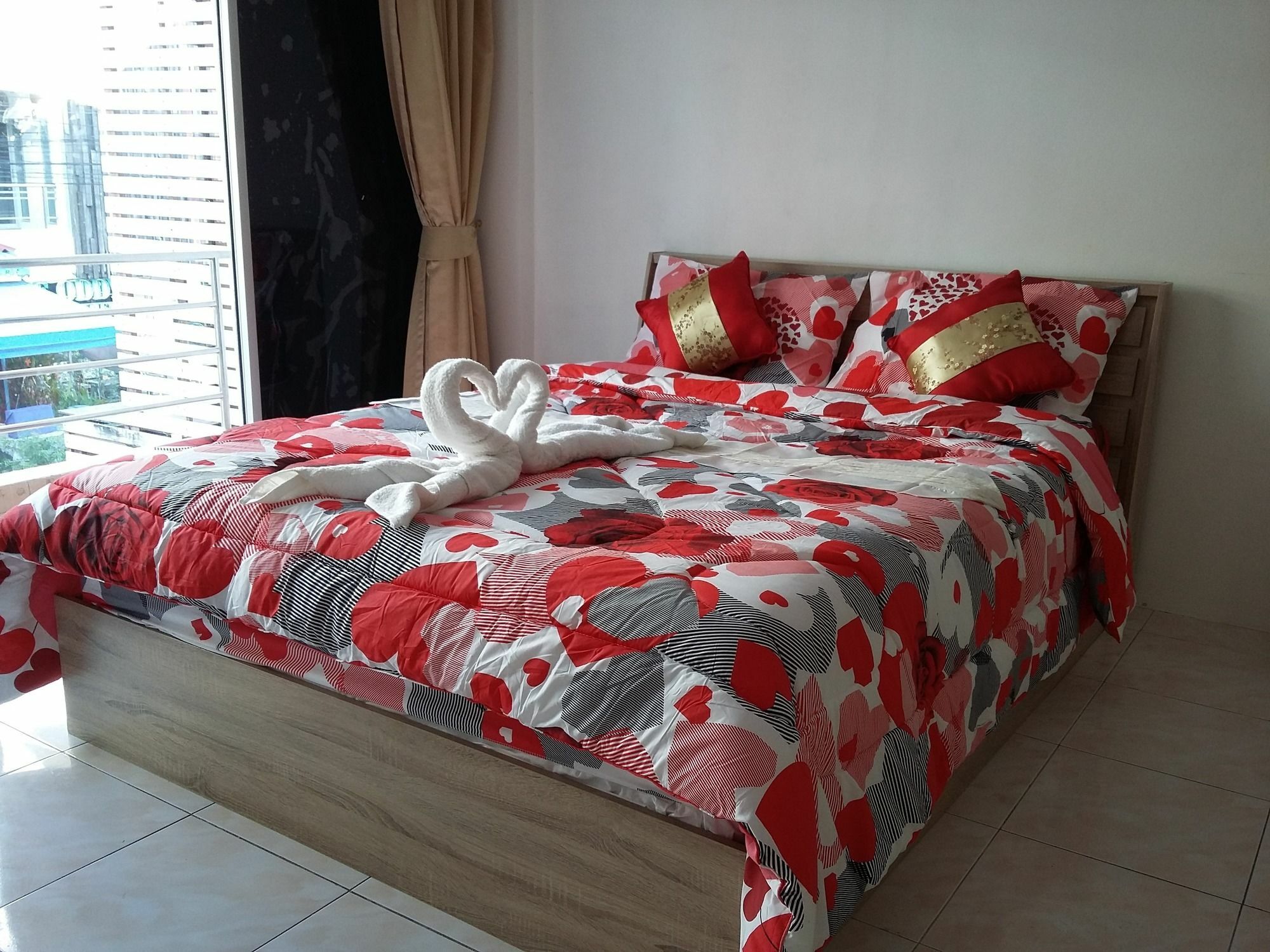 Sunshine Guesthouse Patong Exterior foto